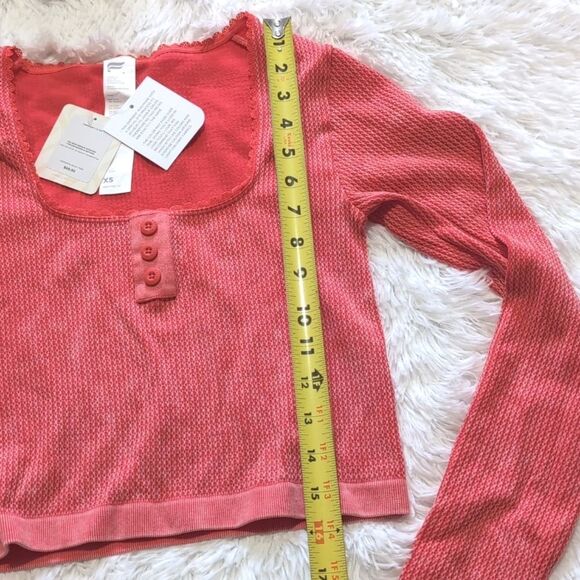 NWT Fabletics Strawberry Red Cable Knit Long Sleeve Crop Top - Picture 6 of 6
